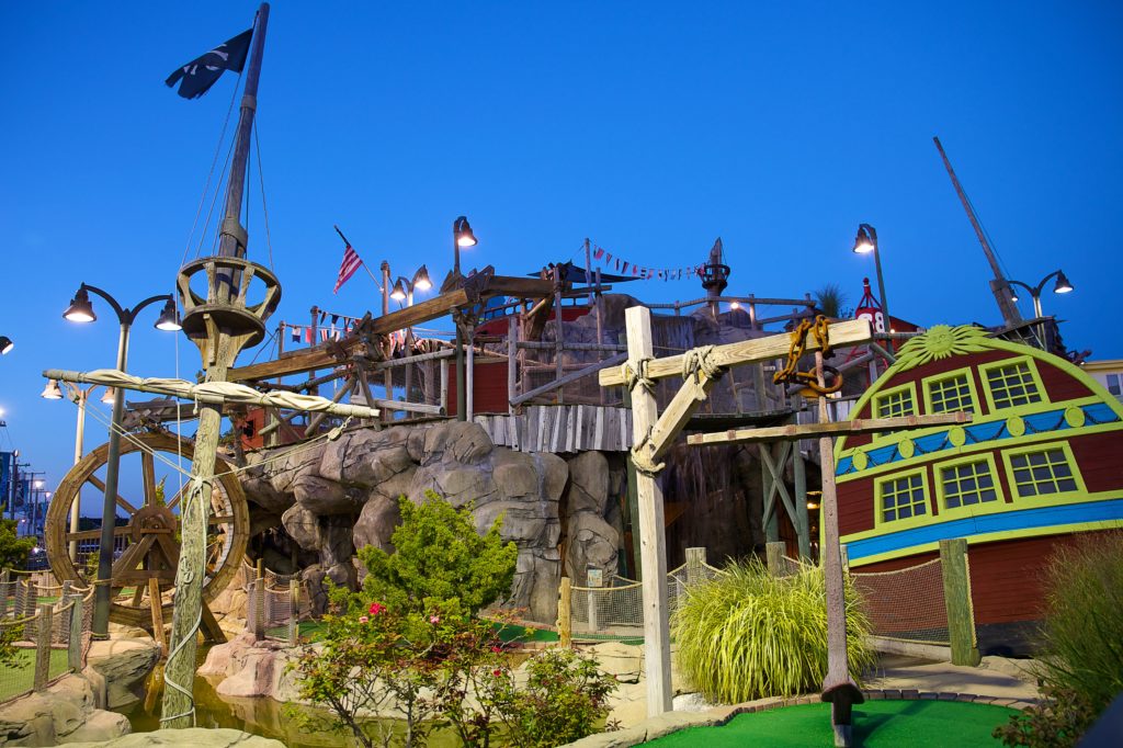 Faraway shot of The Castaway Cove Mini Golf Course at Jenkinson's.