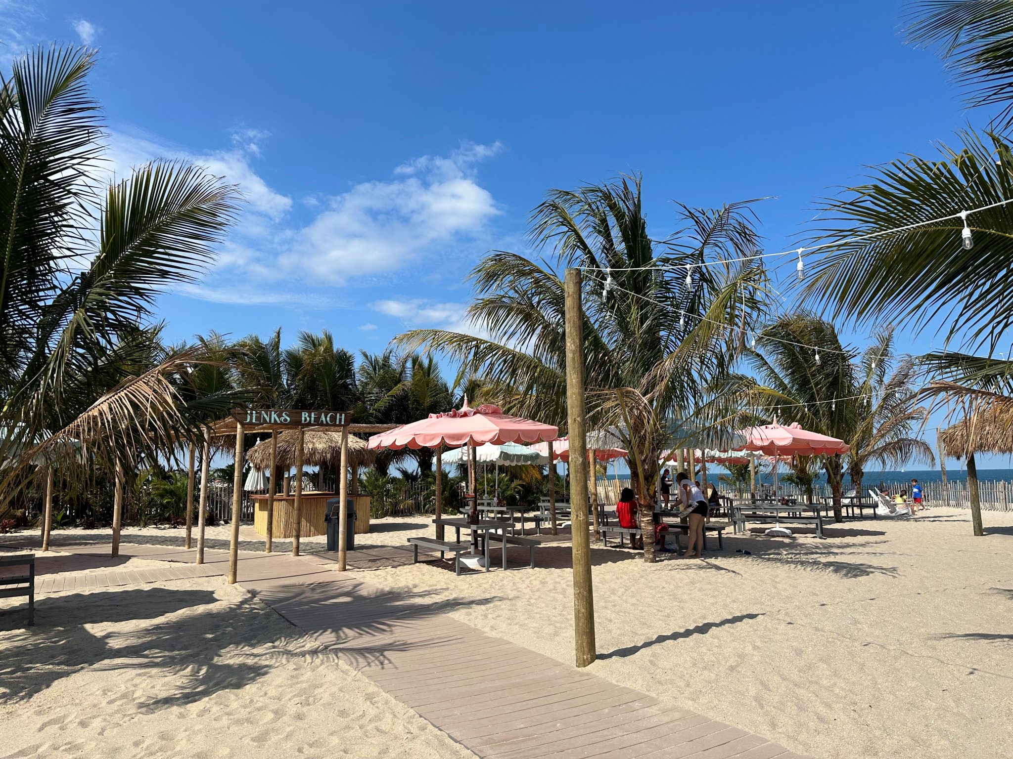 oceanside dining on the beach at jenkinsons pavlion